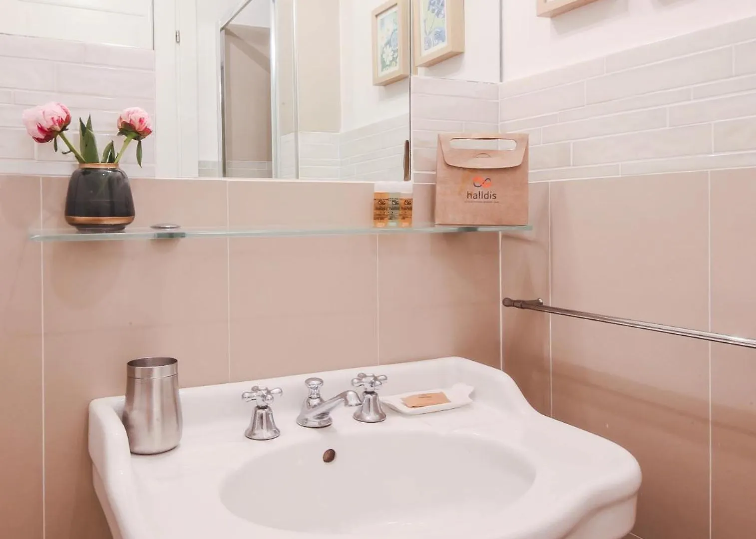 Apartments Florence - Sant'Orsola With View On The Market 0*,  Italy